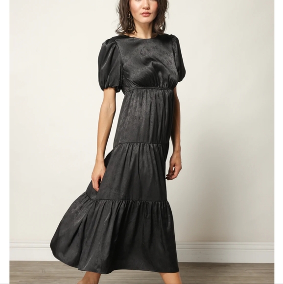 Line & Dot Dresses & Skirts - Line & Dot Valerie black midi dress